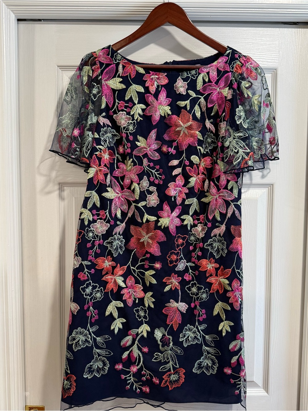 EUC Jessica Howard Navy Floral Embroidered Short Sleeve Dress